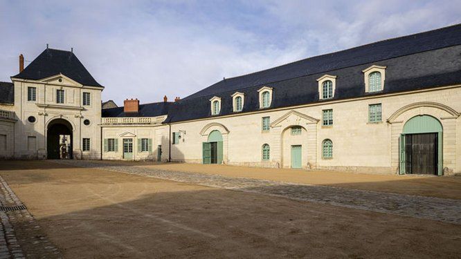 vue extérieure du bâtiment du musée d'arts de l'abbaye de Fontevraud